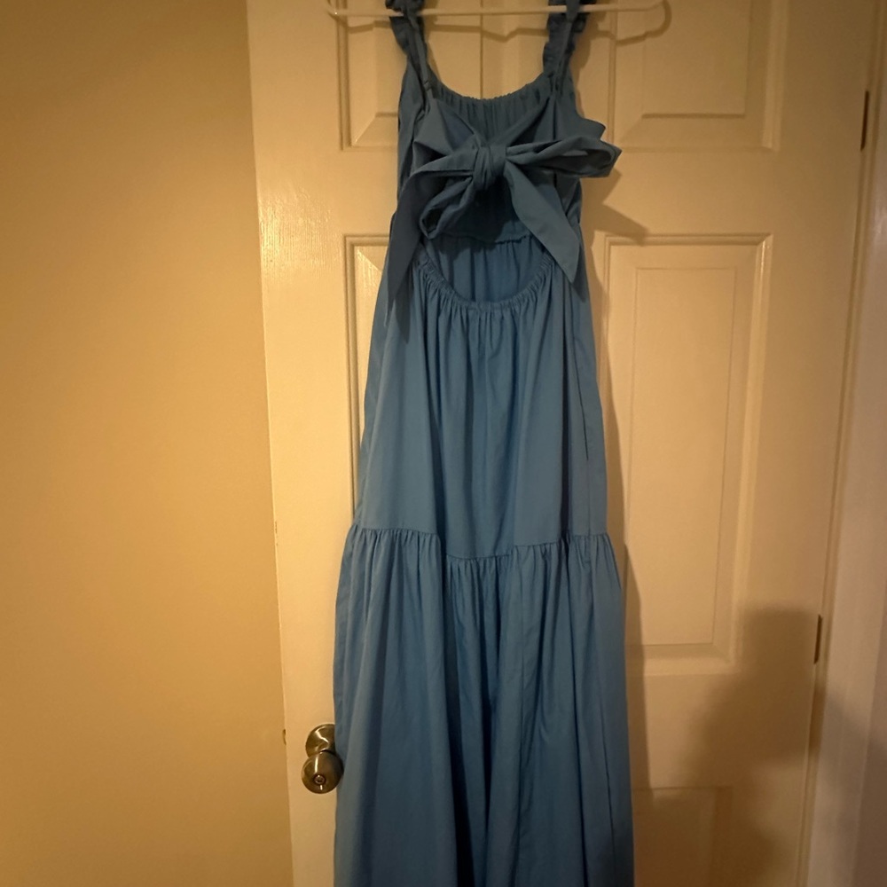 Abercrombie & Fitch Tiered Bow Back Ruffle
Poplin Maxi Dress — Coastal Blue - Picture 4 of 5